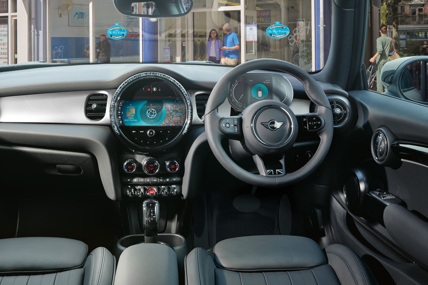 The New MINI 5 Door – プレミアムなクルマ体験